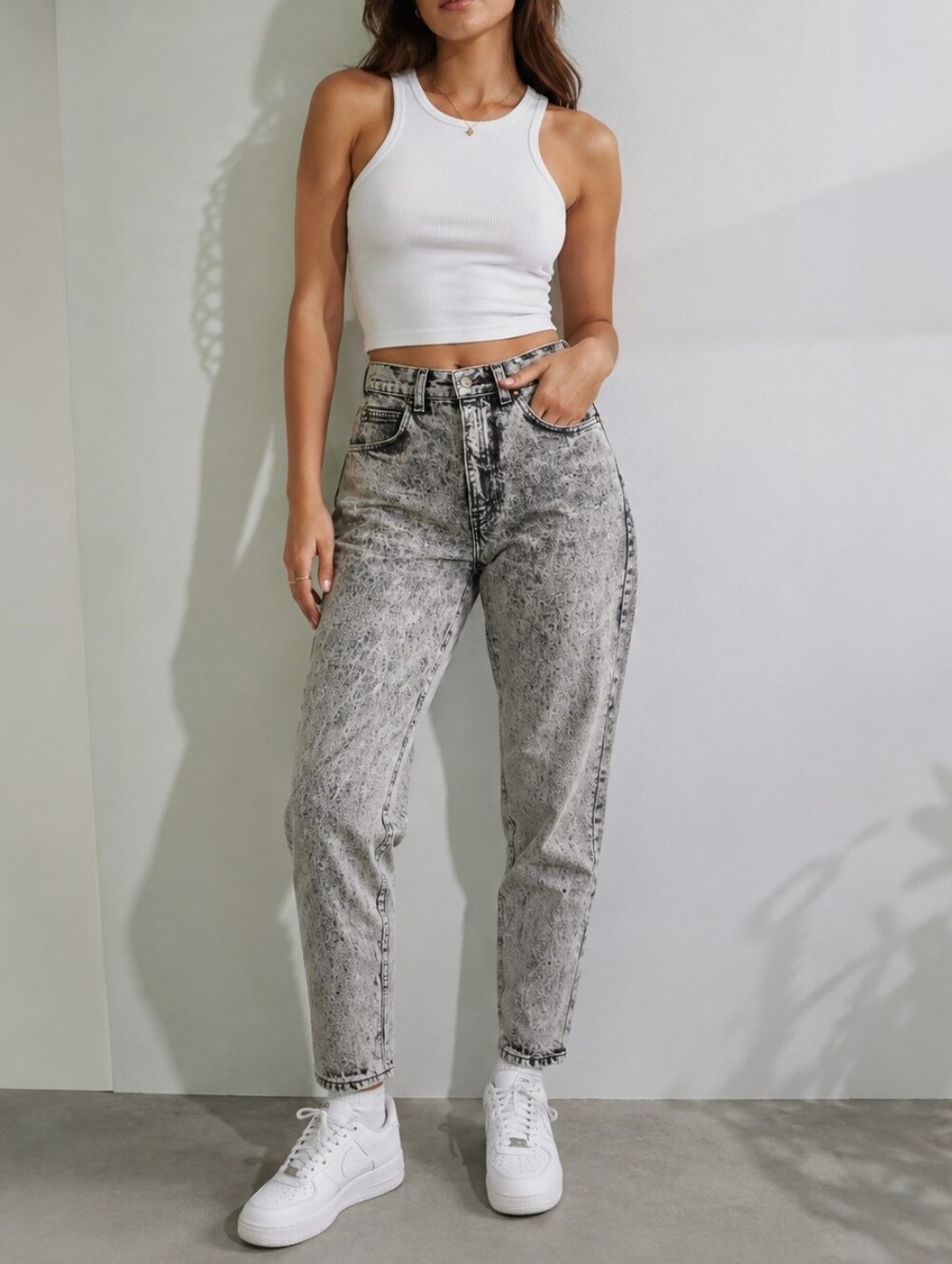 Vintage 1989 Levi's 900 Series Tapered Acid Wash Jeans with Silver Tab Mom Jean